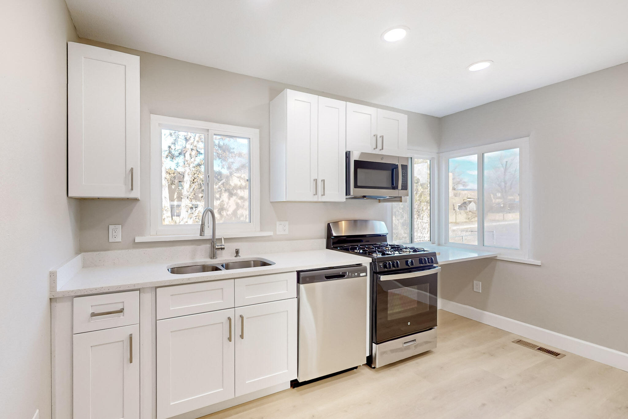 901 Princeton Drive, Albuquerque, New Mexico image 12