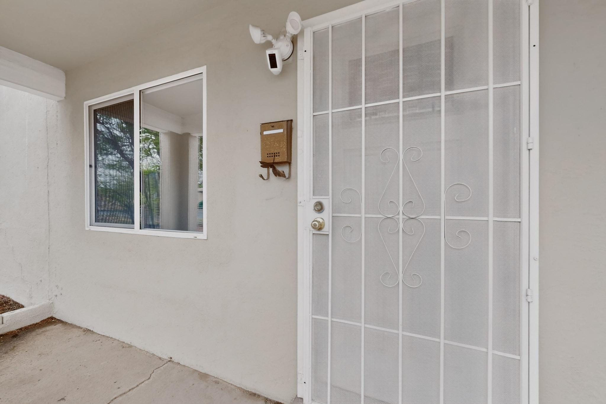 2429 Palomas Drive NE