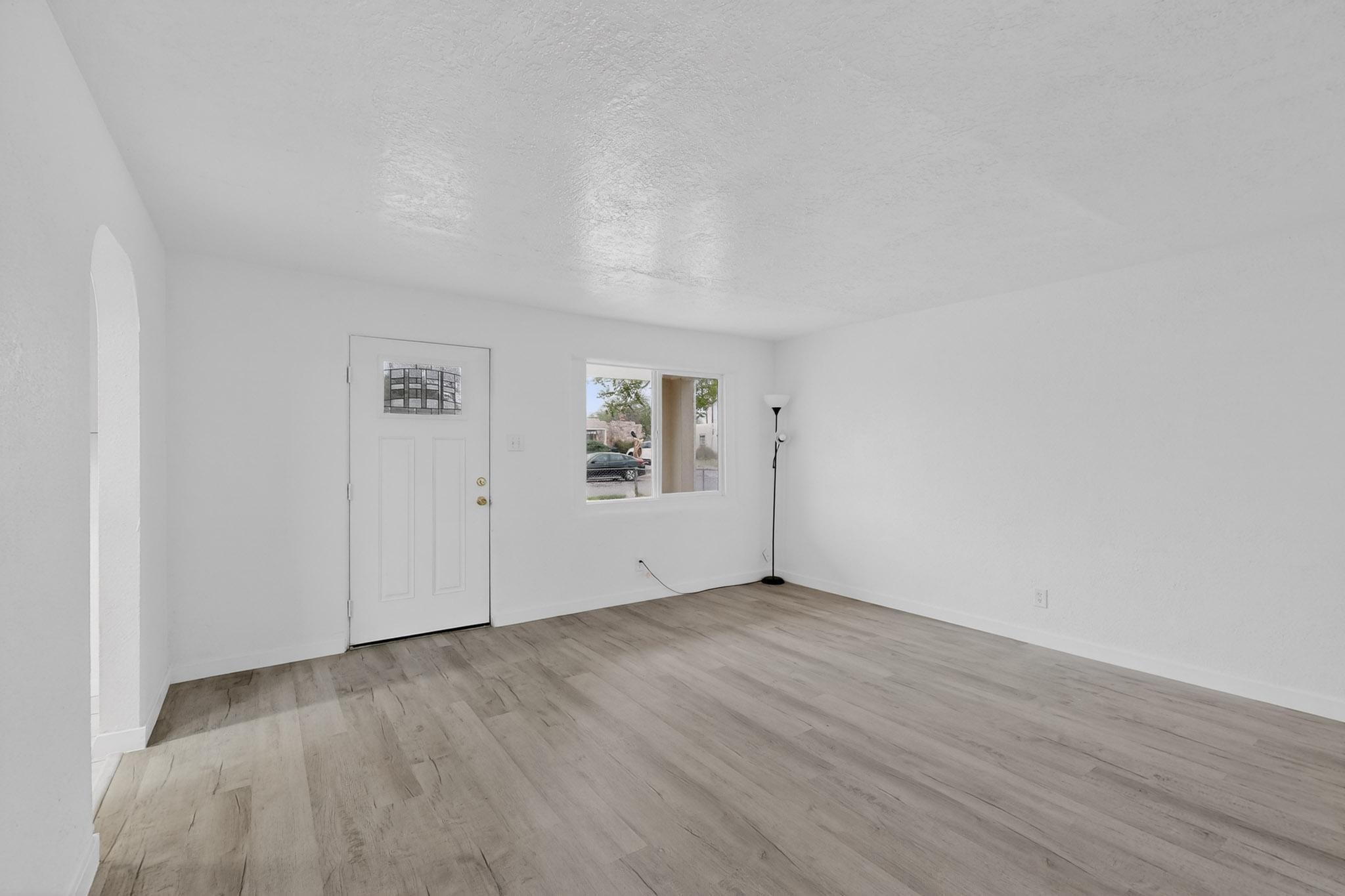 2429 Palomas Drive NE