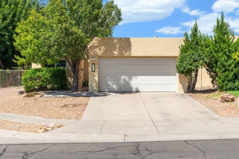 Homes For Sale - 8105 Countrywood Road<br/> Bernalillo County, Albuquerque, NM 87109