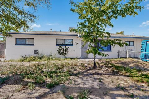 Photo of 1309 Canyon Trail SW, Albuquerque, NM 87121 (MLS # 1092355)