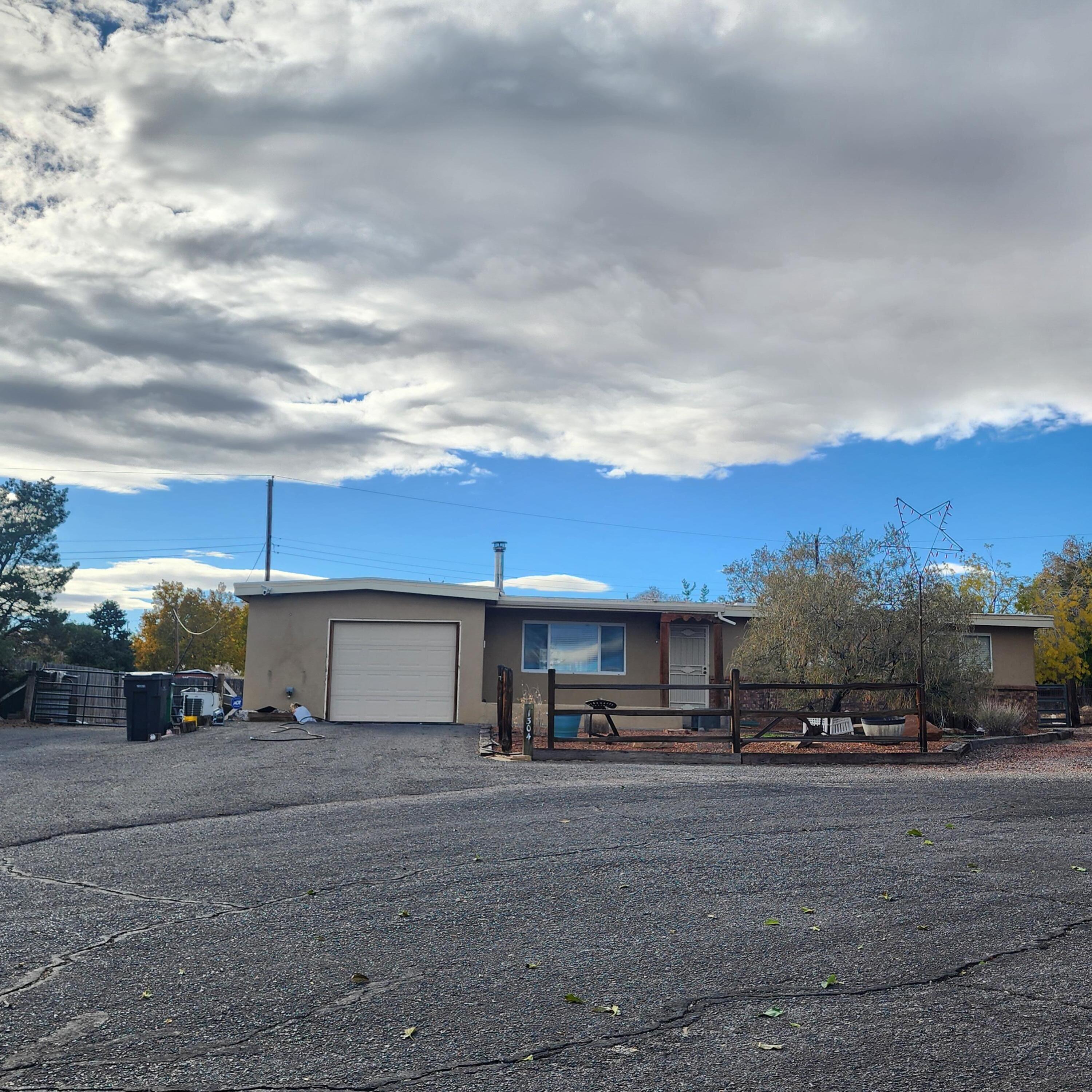 1304 Linda Court, Corrales, New Mexico image 1