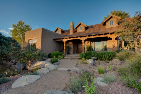 Photo of 348 White Oak Drive NE, Albuquerque, NM 87122 (MLS # 1092207)