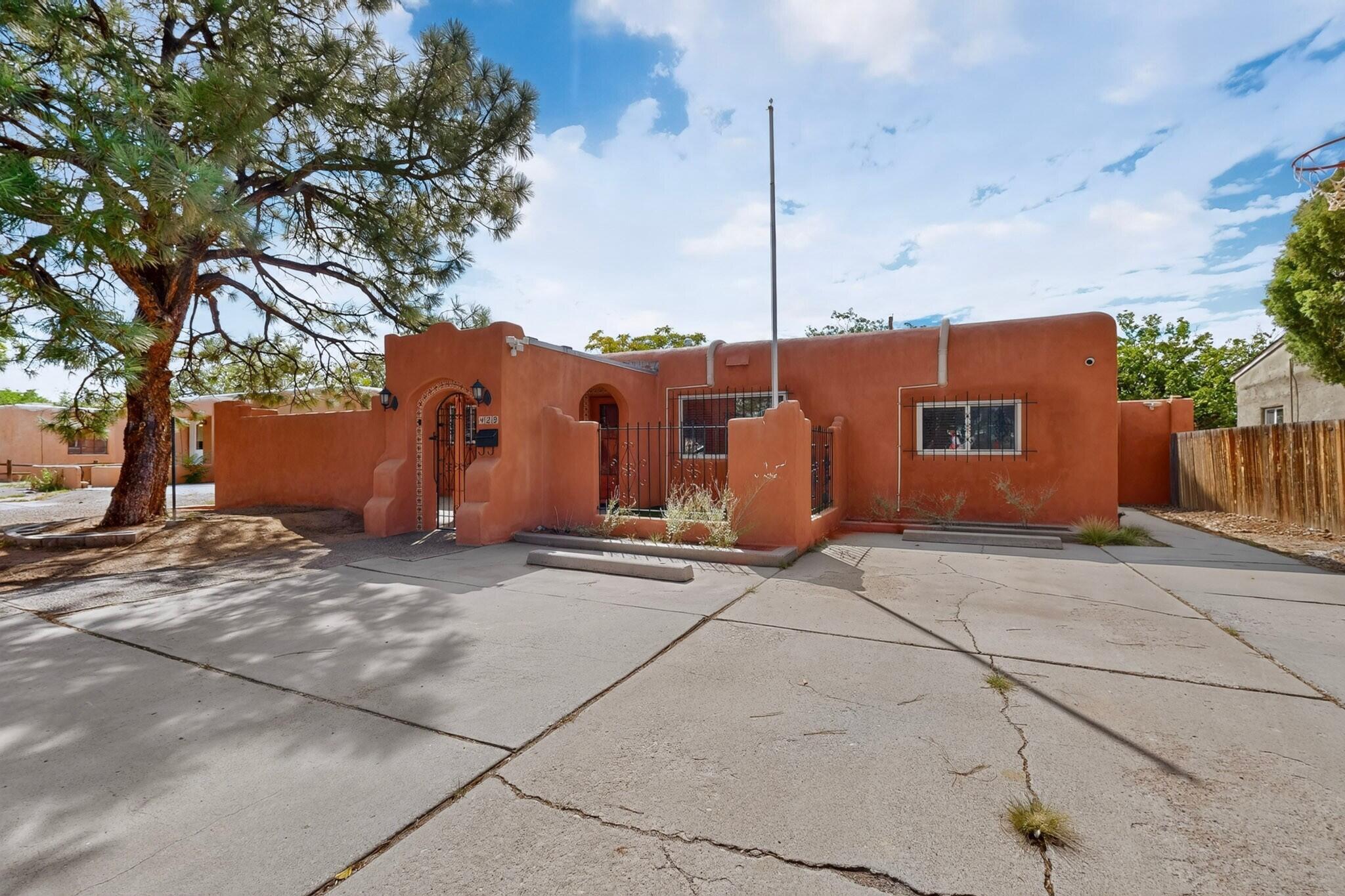 429 General Somervell Street NE