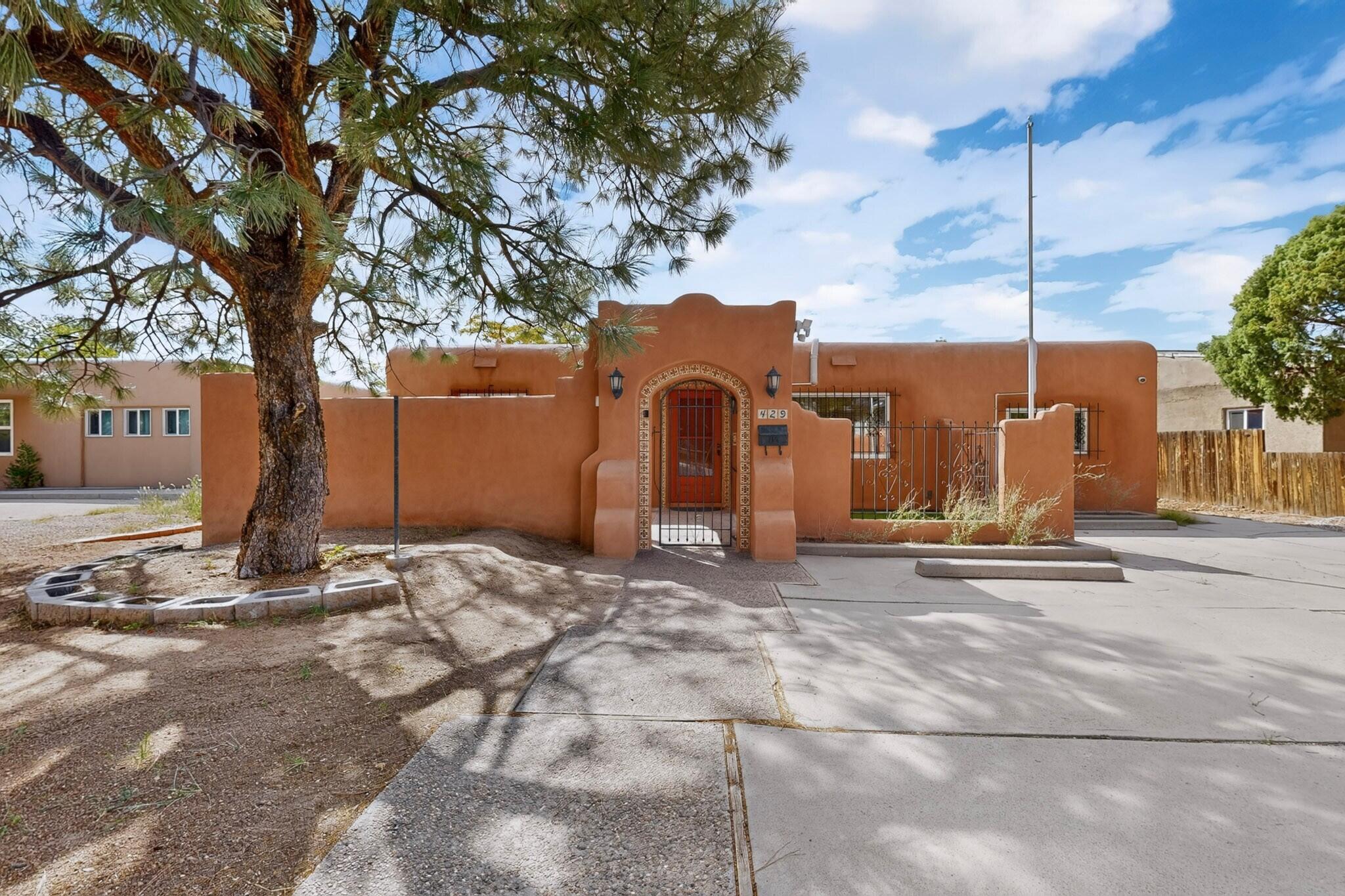 429 General Somervell Street NE