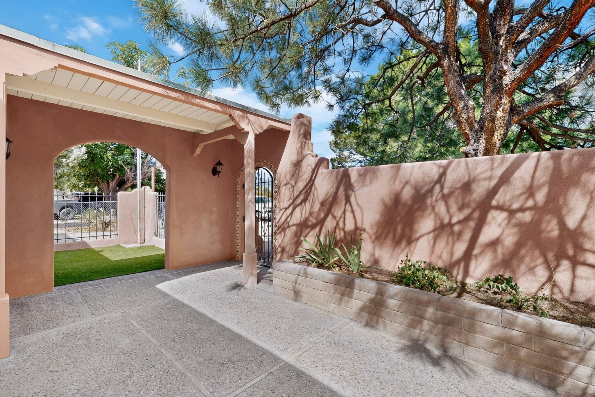 429 General Somervell Street NE