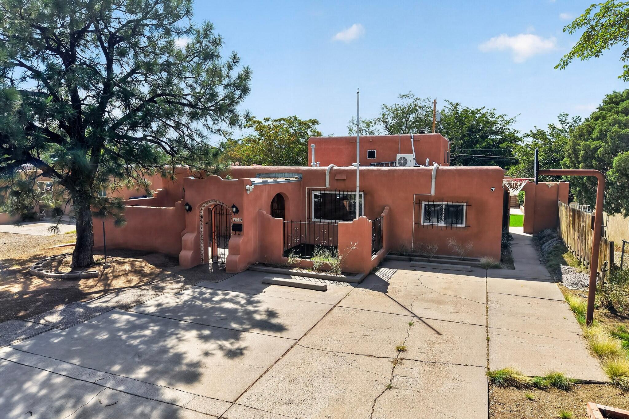 429 General Somervell Street NE
