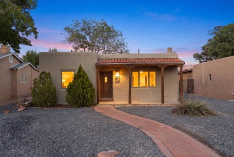 Homes For Sale - 610 Wellesley Drive<br/> Bernalillo County, Albuquerque, NM 87106