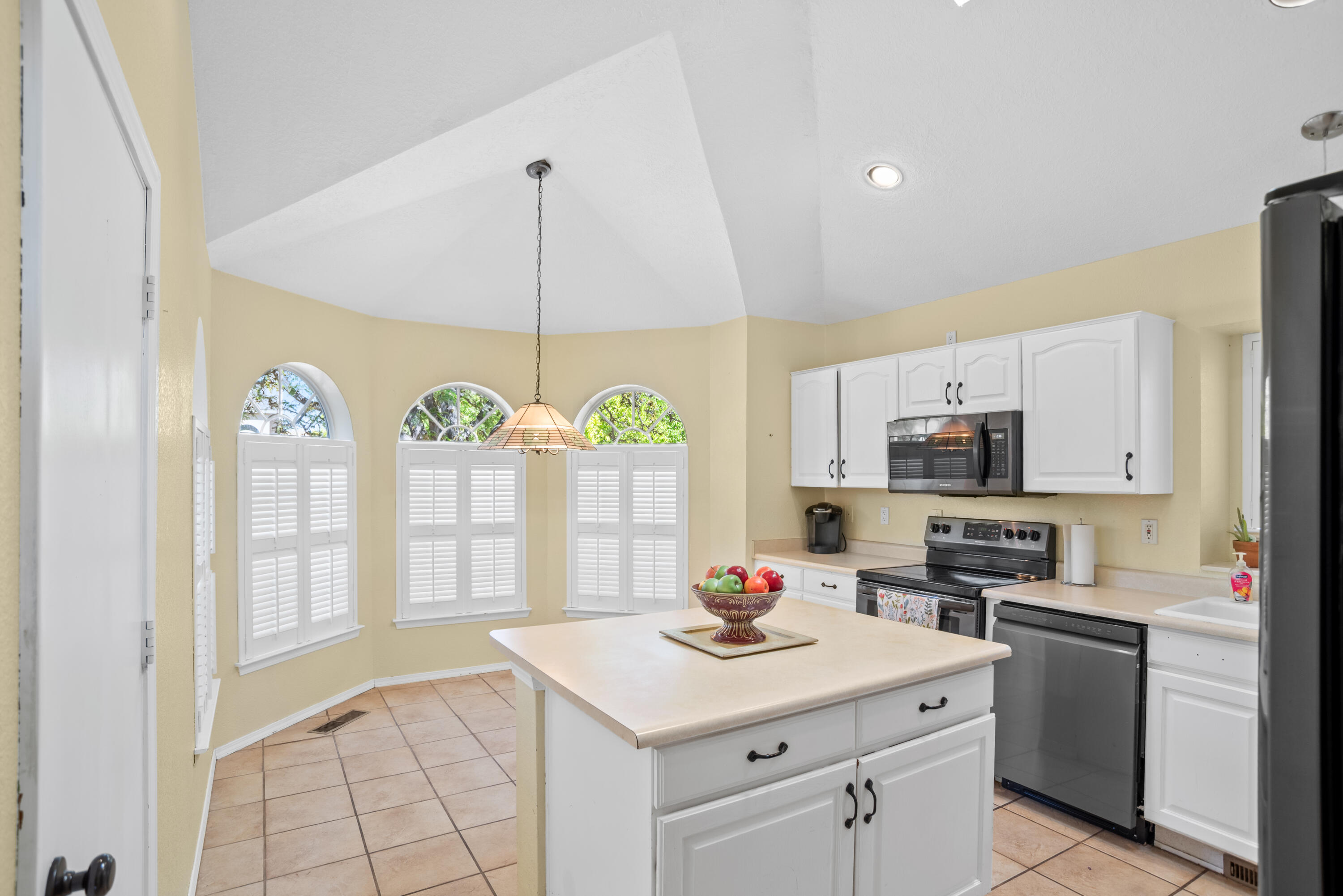 6611 Mesa Mariposa Place NW