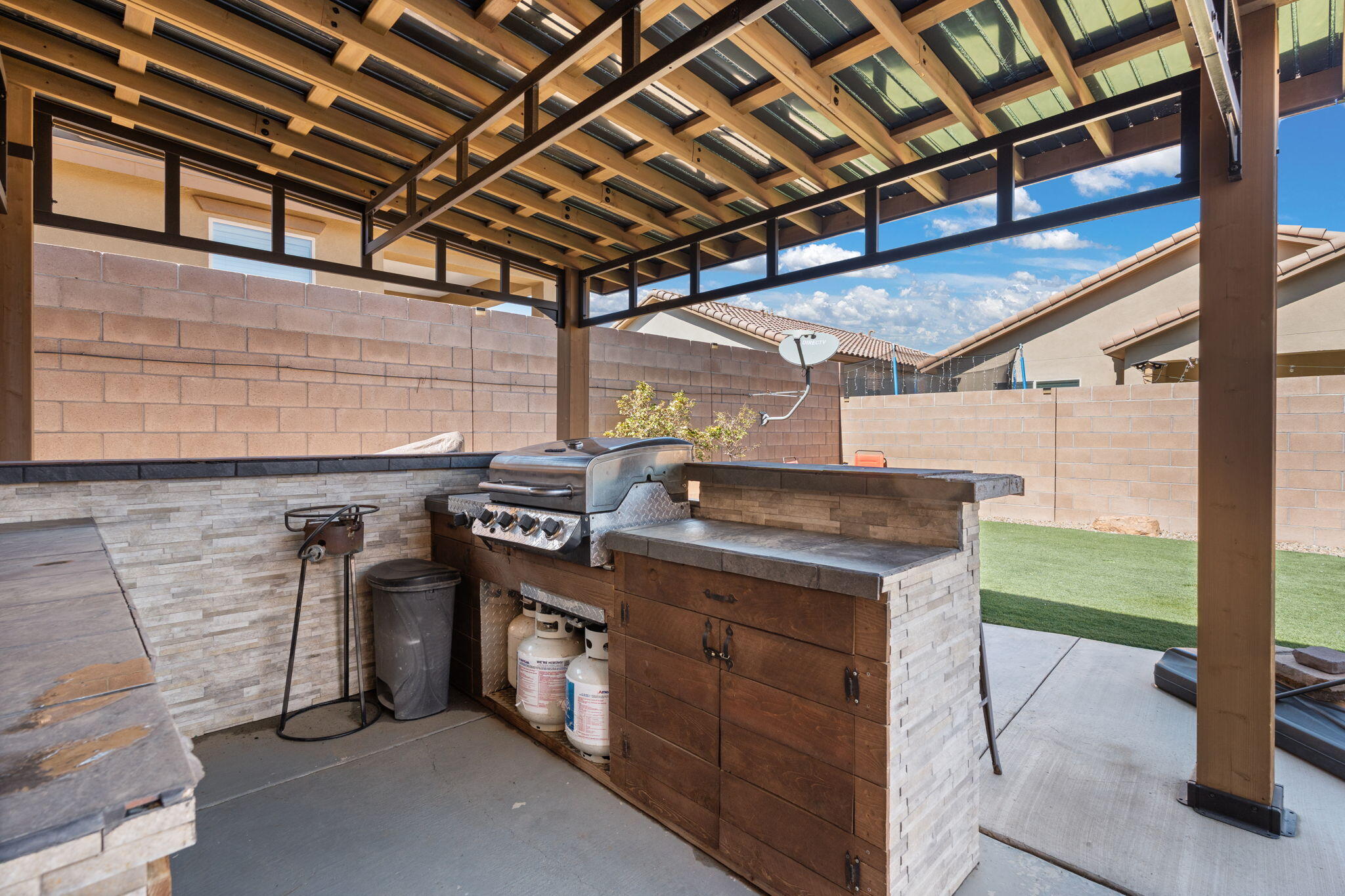 8809 JET STREAM Road NW