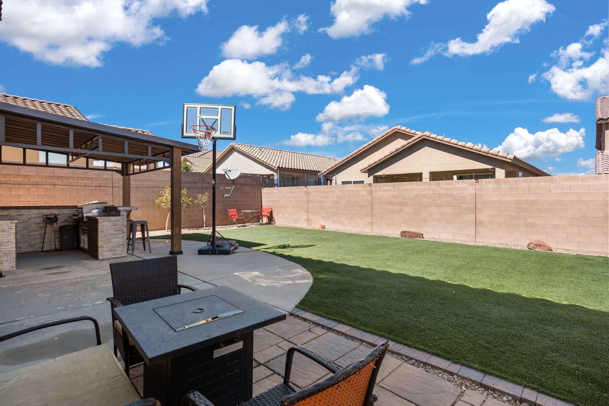 8809 JET STREAM Road NW