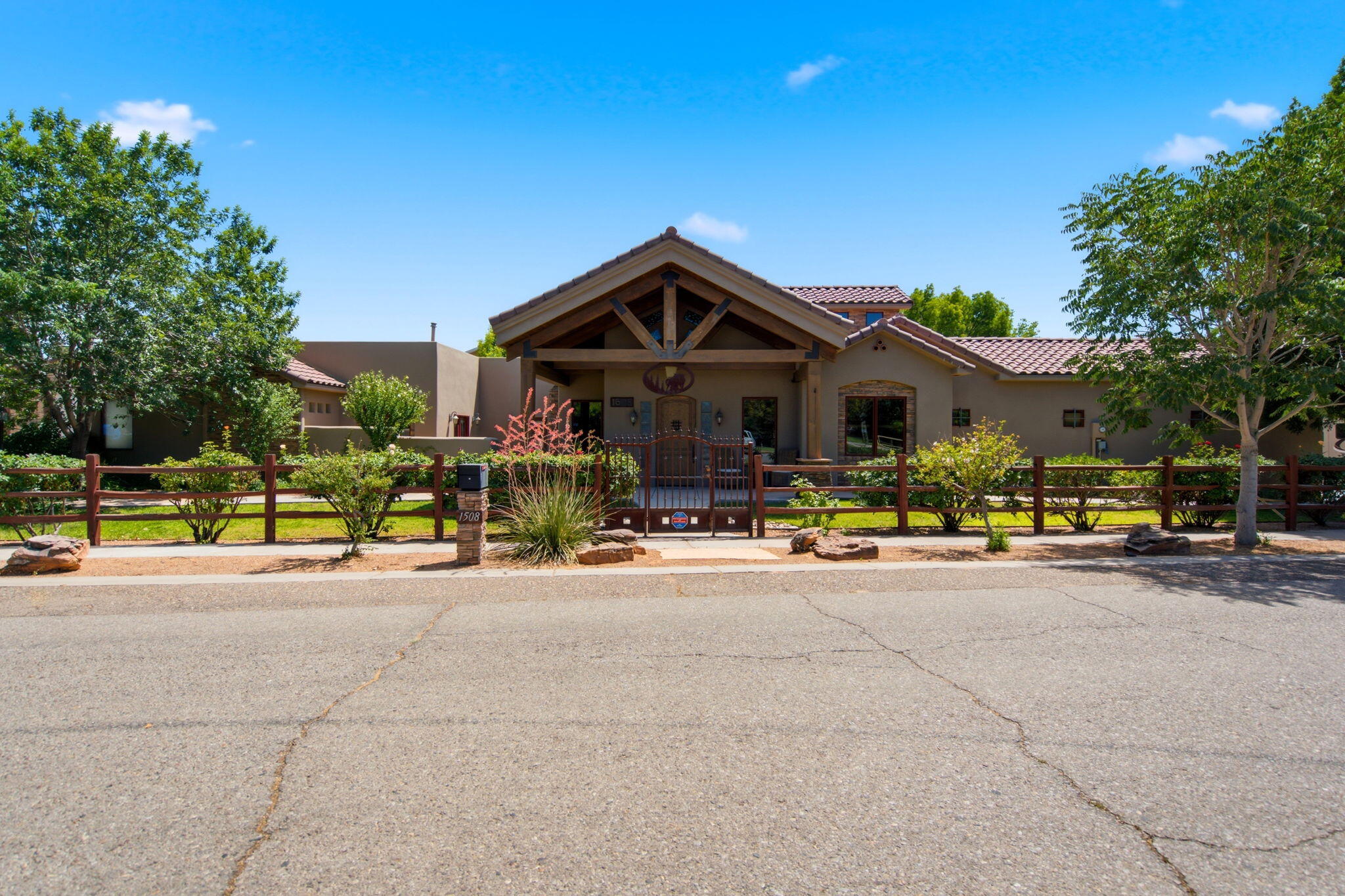 1508 Douglas Macarthur Road NW