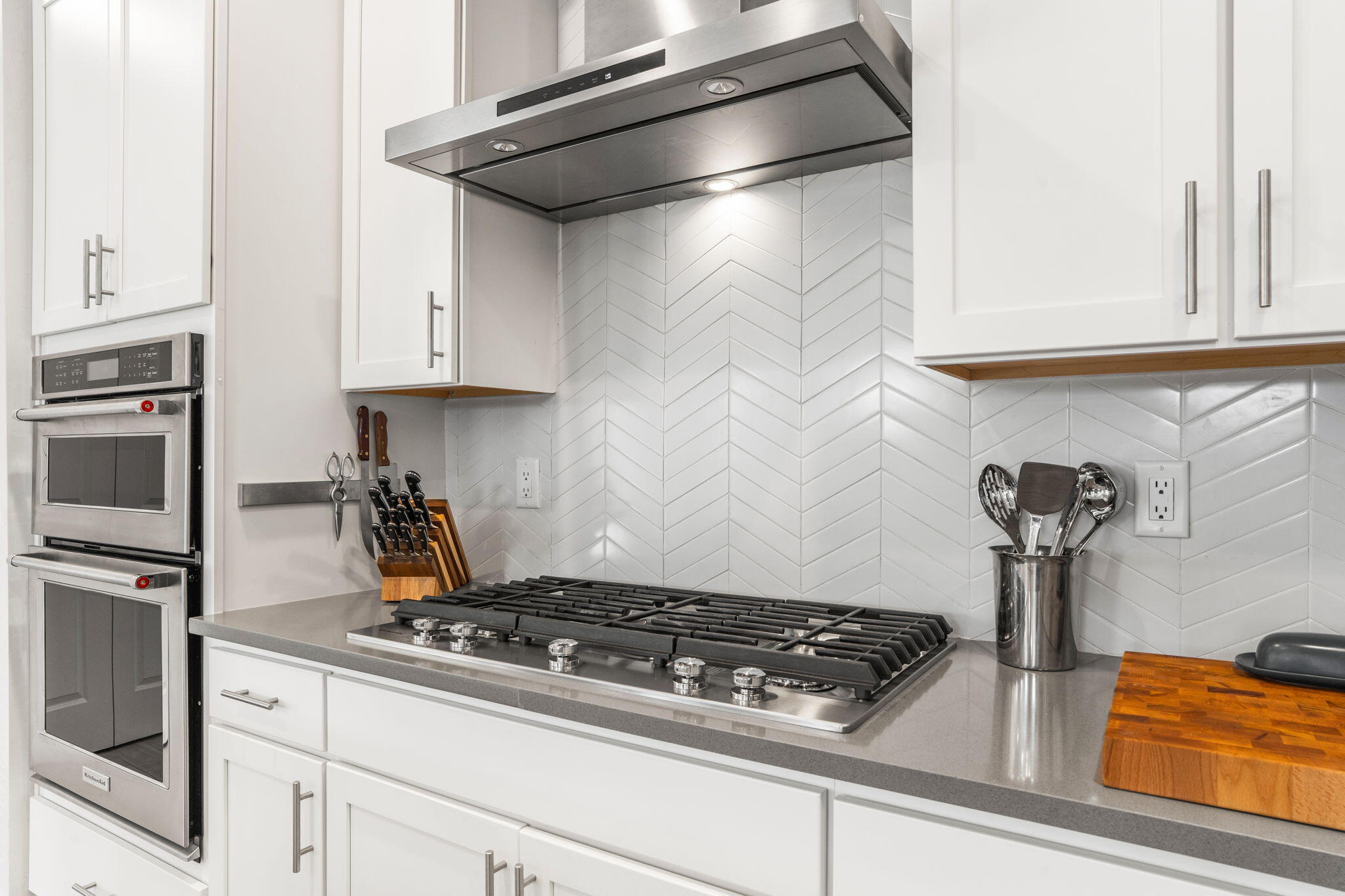 1963 Castle Peak Loop NE