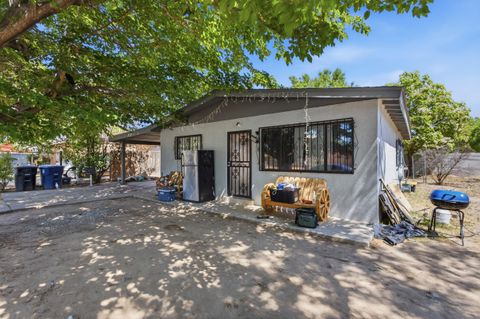Photo of 4621 Glendale Place NW, Albuquerque, NM 87105 (MLS # 1103975)