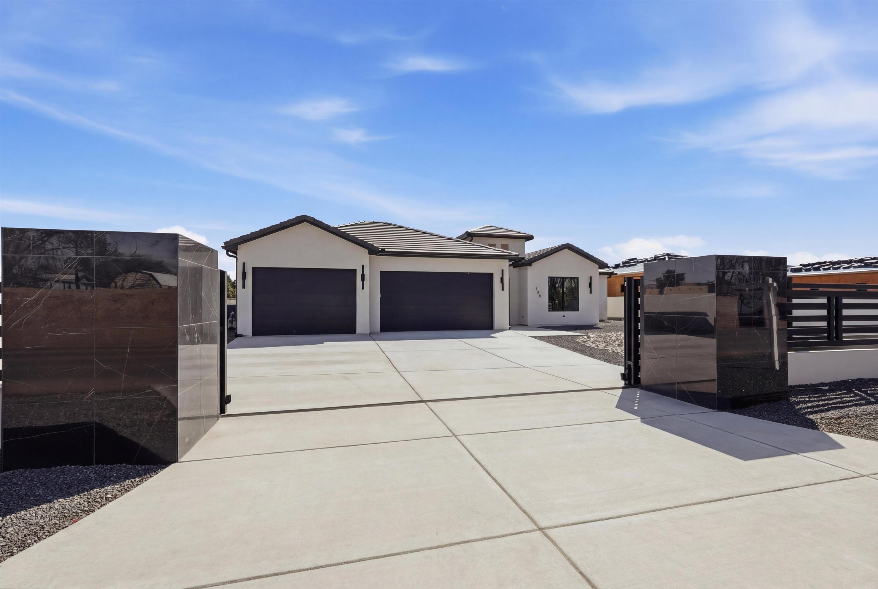 128 Los Ranchos Road NW