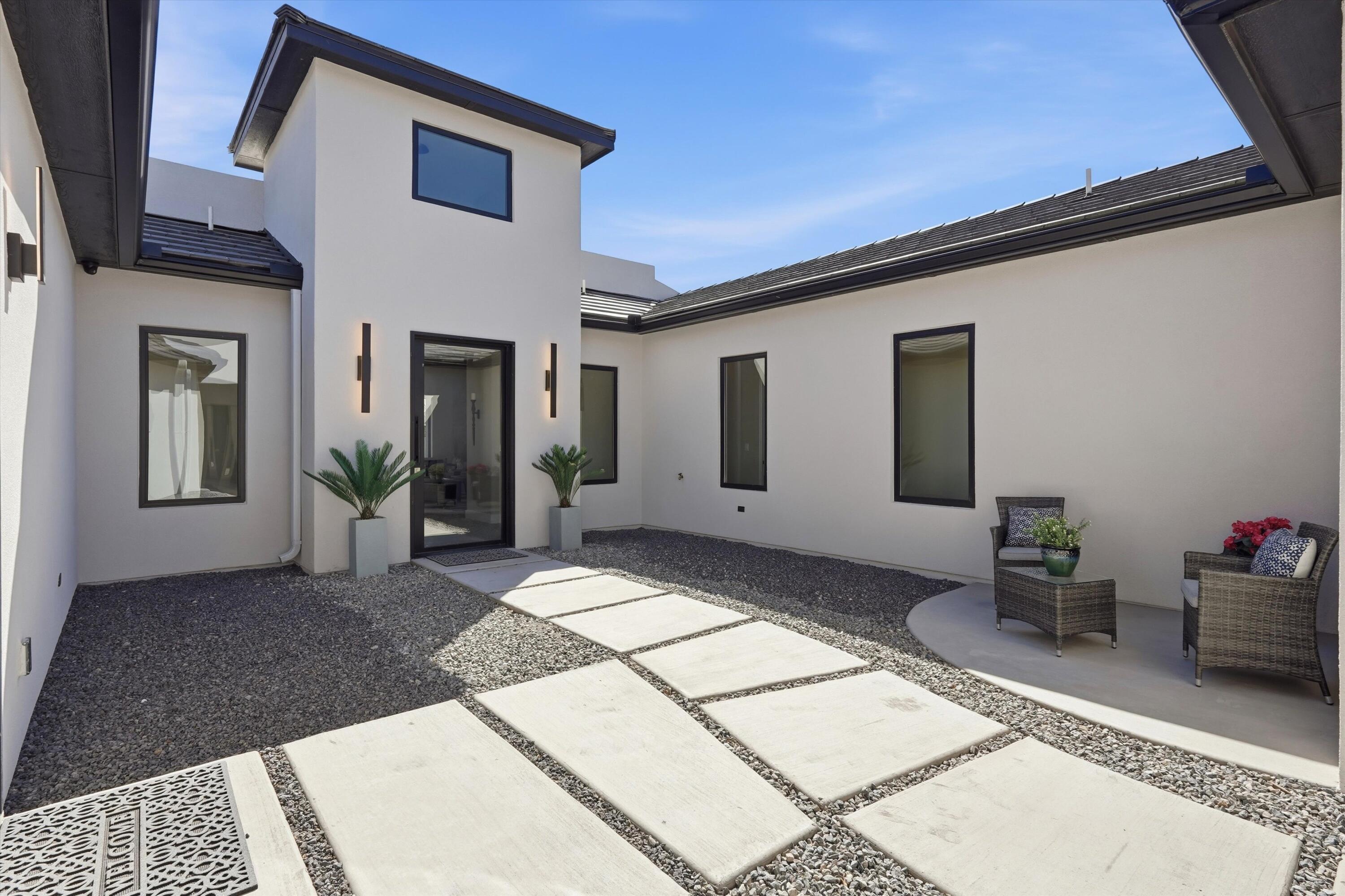 128 Los Ranchos Road NW