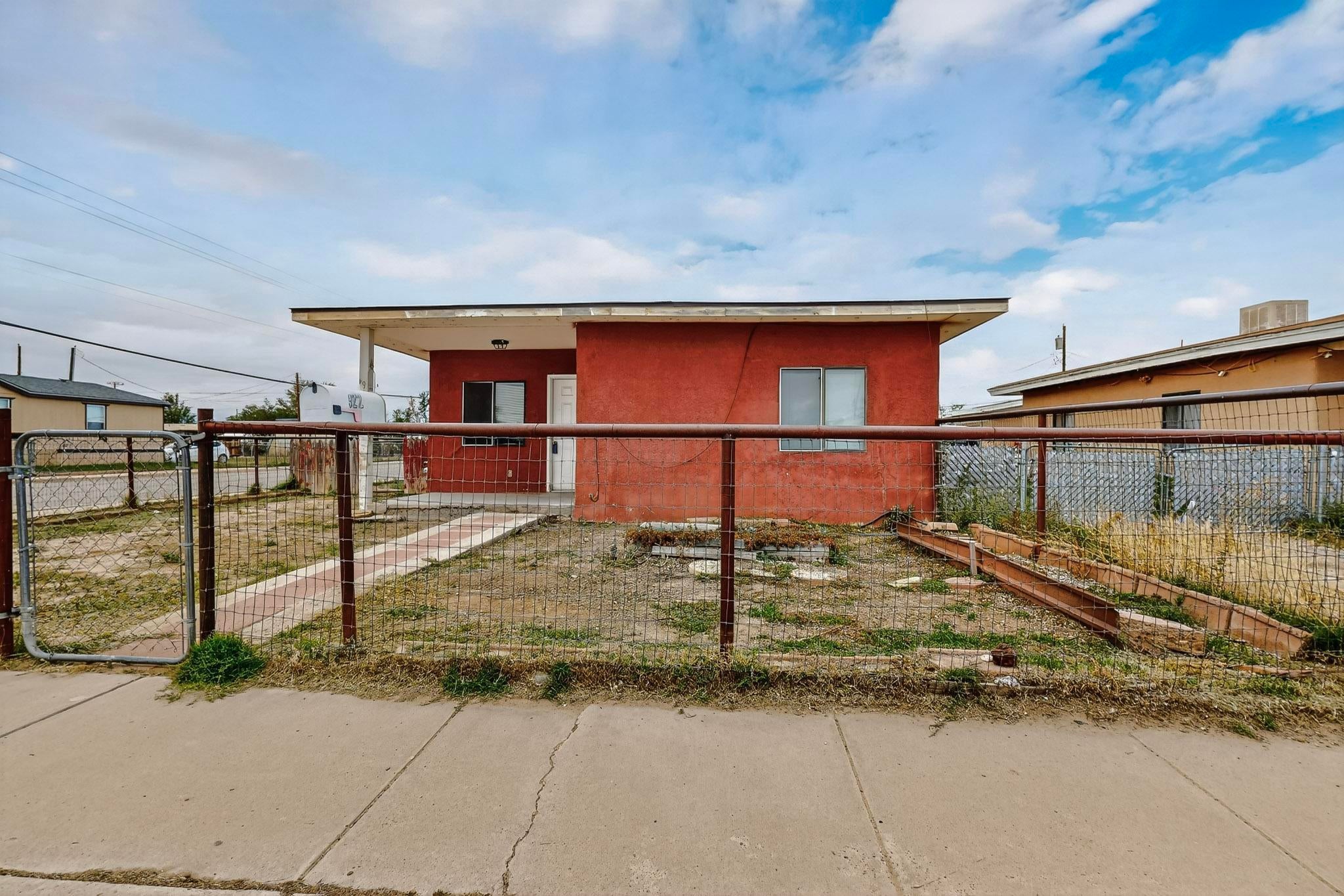 922 W Gilbert Avenue