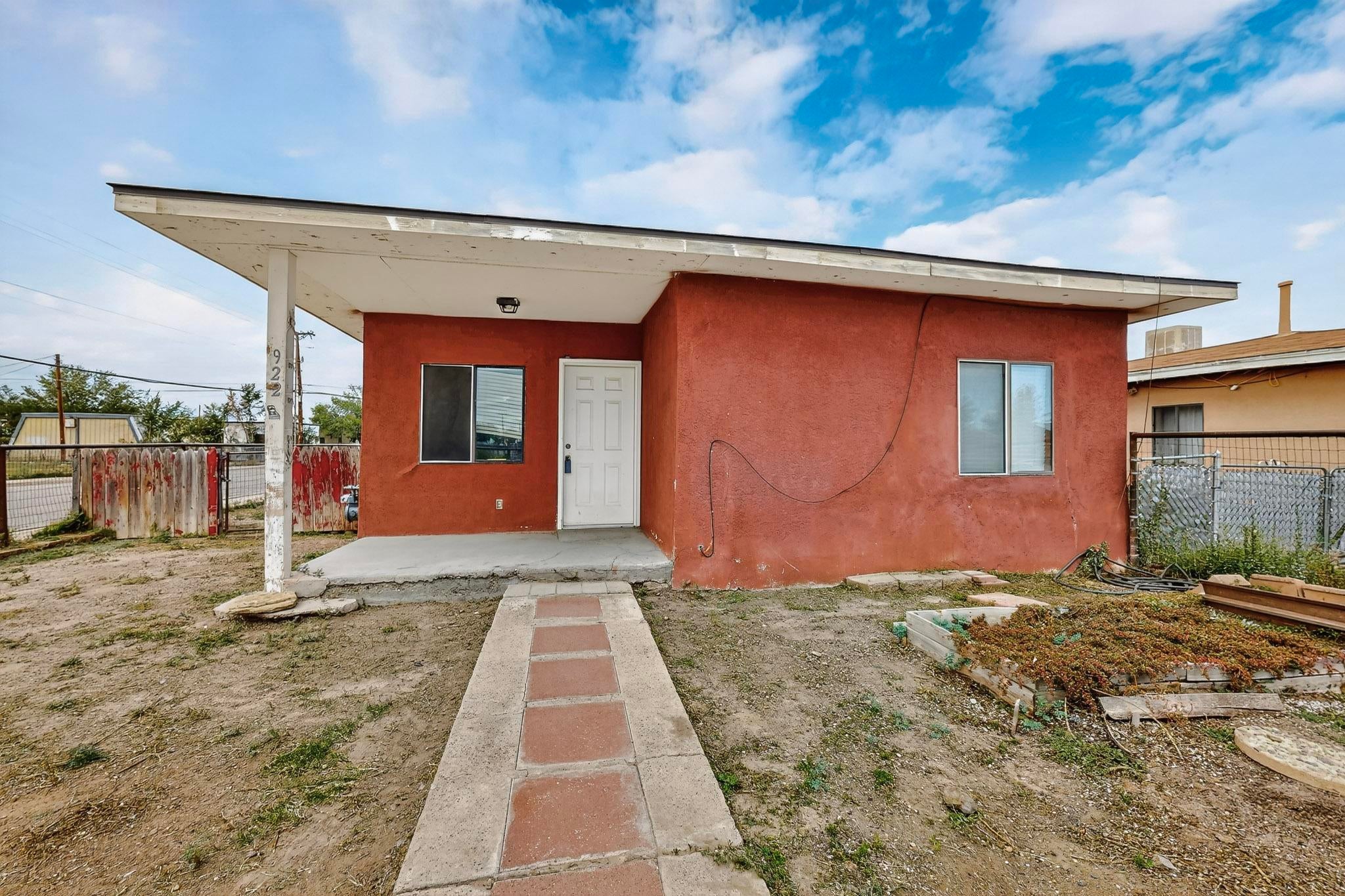922 W Gilbert Avenue