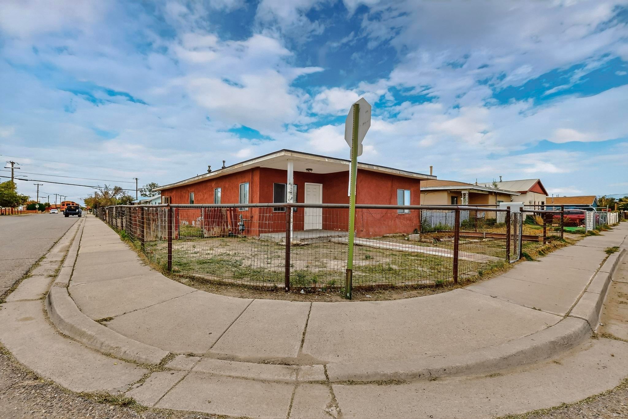 922 W Gilbert Avenue