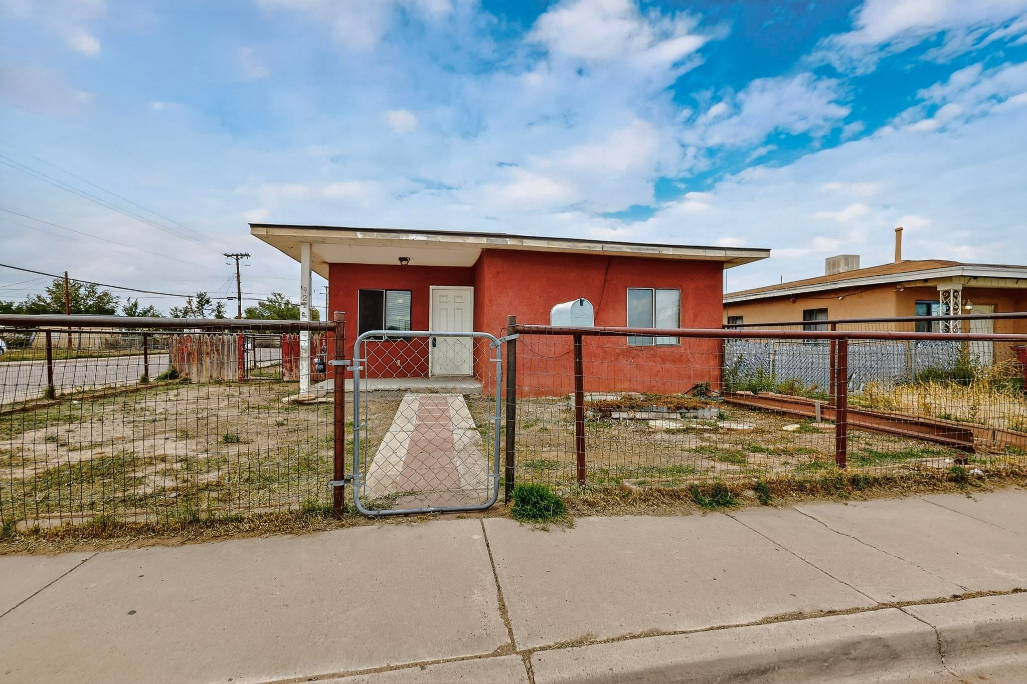 922 W Gilbert Avenue