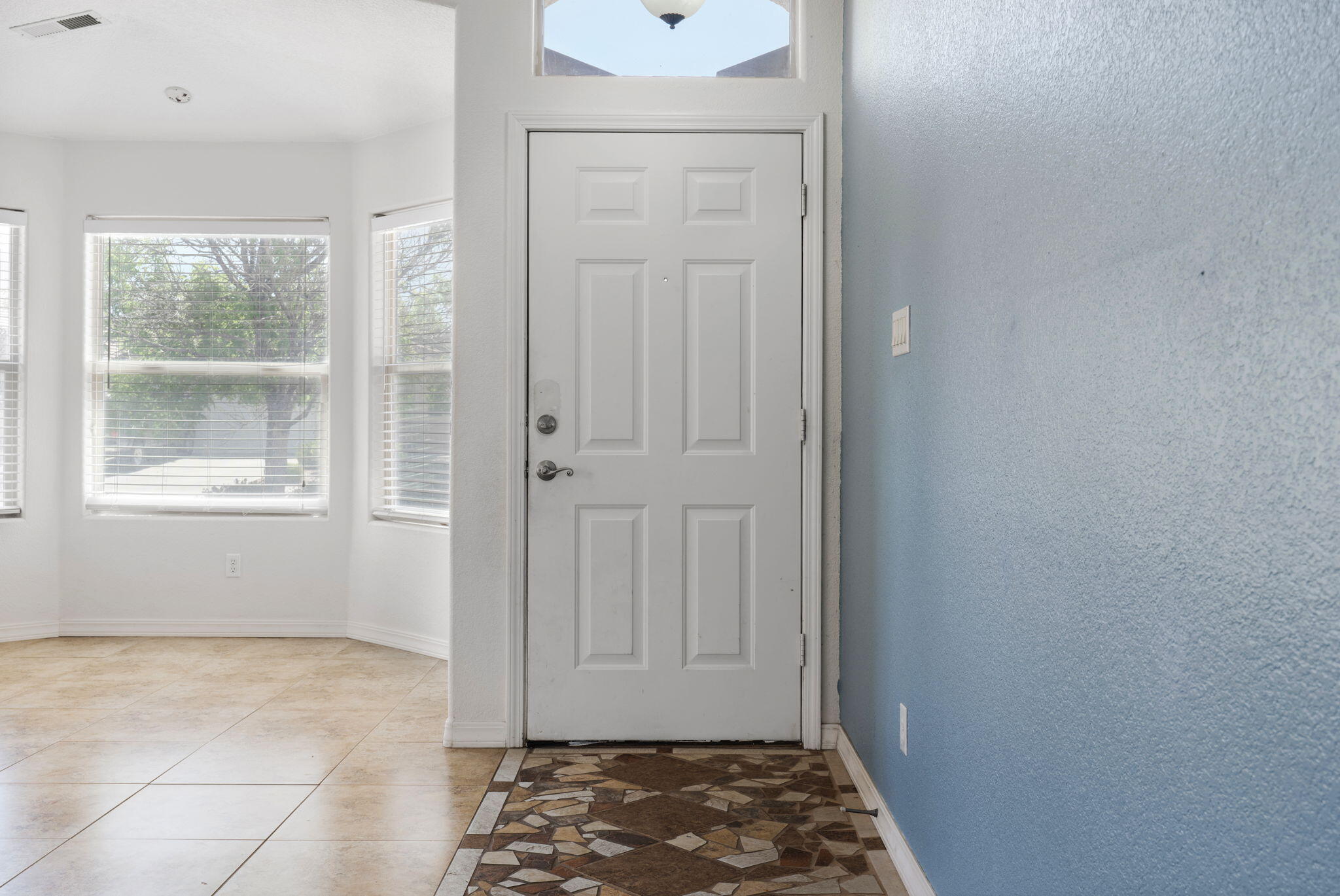 2100 Violeta Circle SE
