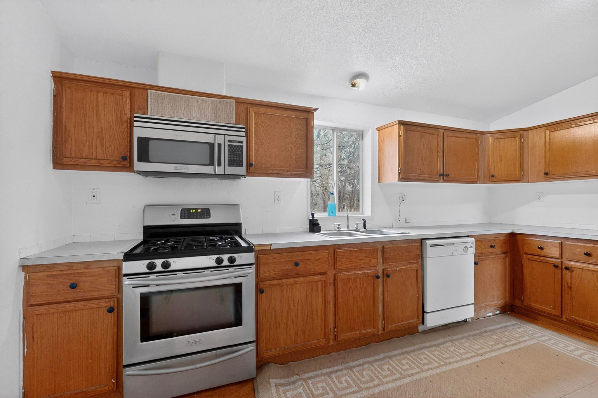 82 Jesse James Road