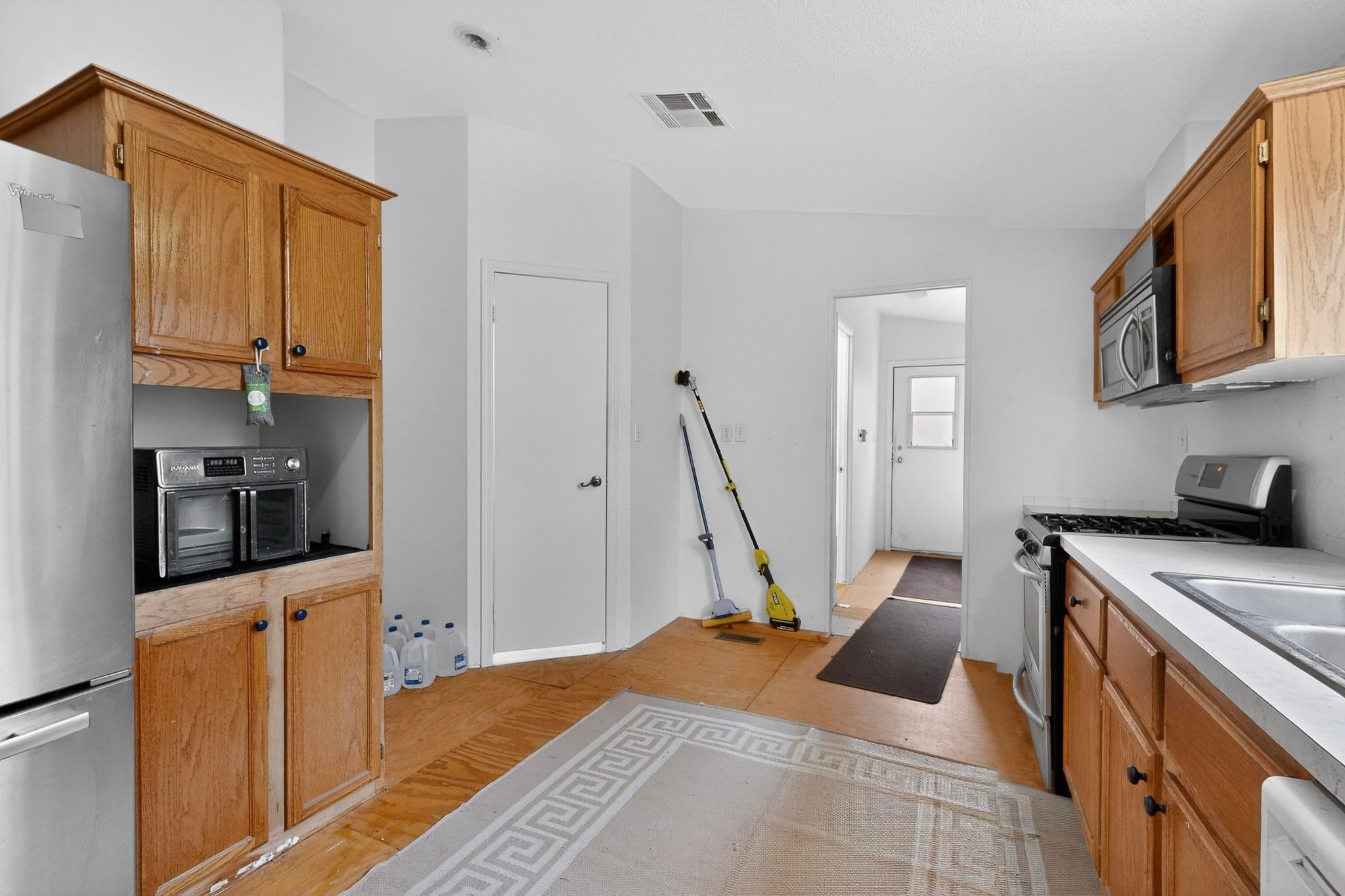 82 Jesse James Road
