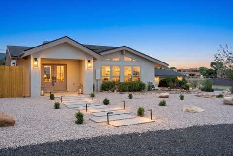 Photo of 12300 Palomas Avenue NE, Albuquerque, NM 87122 (MLS # 1108251)
