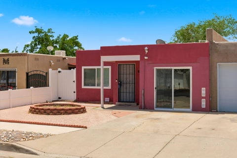 Photo of 6056 Kilmer Avenue NW, Albuquerque, NM 87120 (MLS # 1106523)