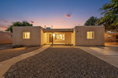 Photo of 1319 Manzano Street NE, Albuquerque, NM 87110 (MLS # 1093856)