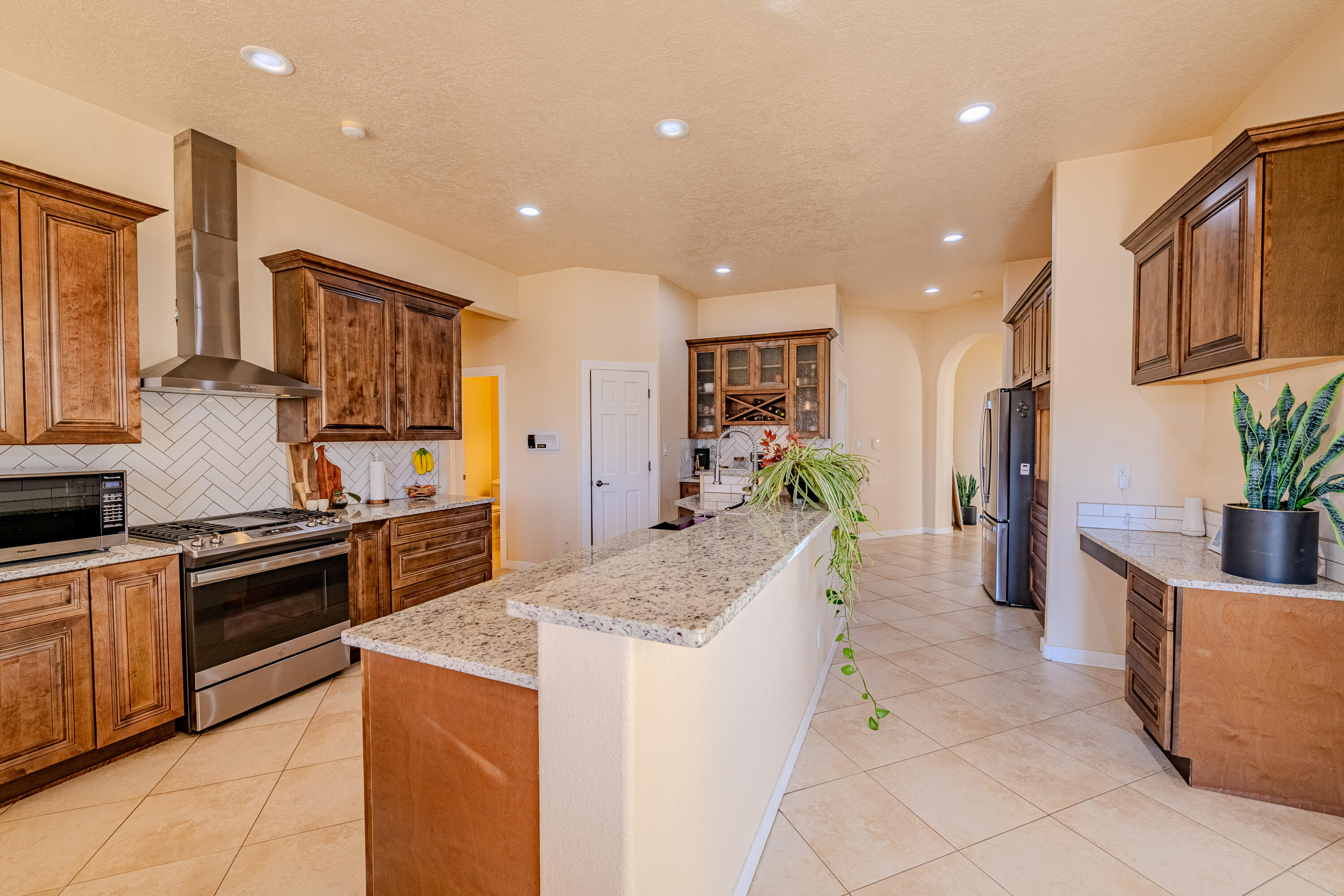 2304 La Vista Court NW