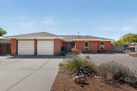 Homes For Sale - 7801 Pioneer Trail<br/> Albuquerque, NM 87109