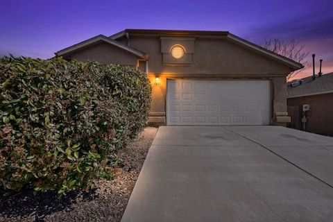 Photo of 10811 Roan Avenue SW, Albuquerque, NM 87121 (MLS # 1102449)
