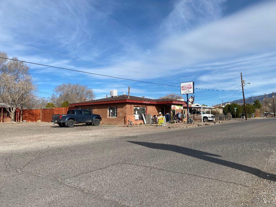 136 Calle Del Presidente, Bernalillo, New Mexico image 2