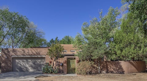 Homes For Sale - 3312 Don Quixote Drive<br/> Albuquerque, NM 87104