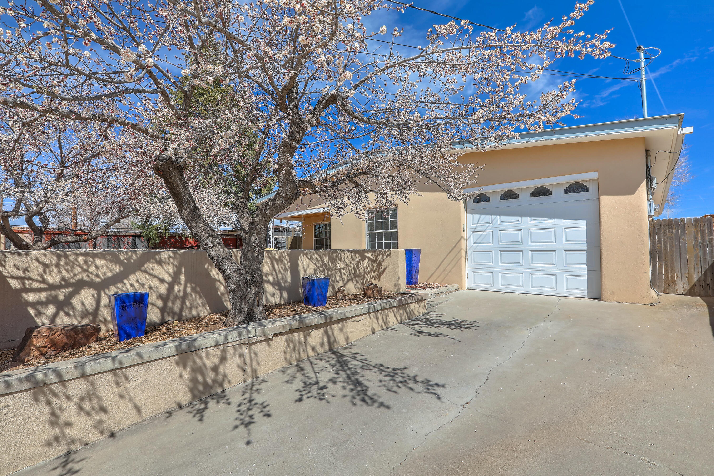 717 Camino Santa Ana, Santa Fe, New Mexico image 9