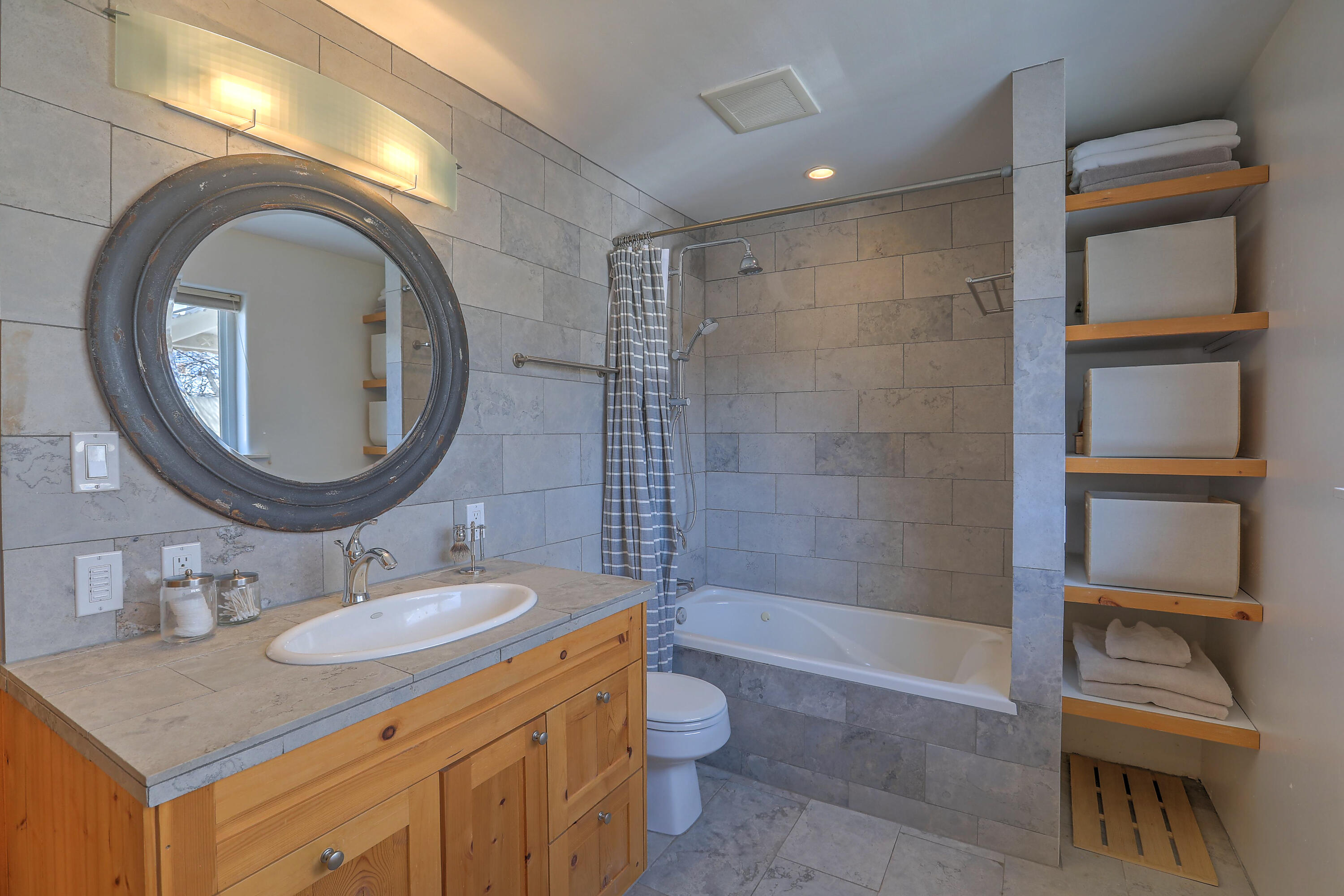 717 Camino Santa Ana, Santa Fe, New Mexico image 31
