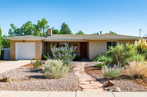 Homes For Sale - 4709 Trumbull Avenue<br/> Albuquerque, NM 87108