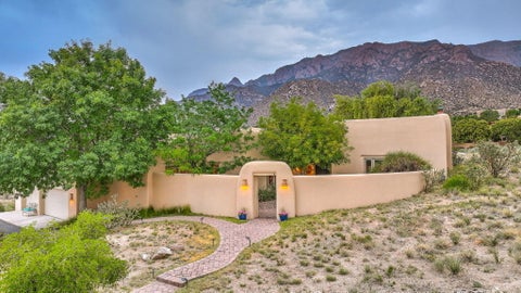 Homes For Sale - 207 Live Oak Road<br/> Bernalillo County, Albuquerque, NM 87122