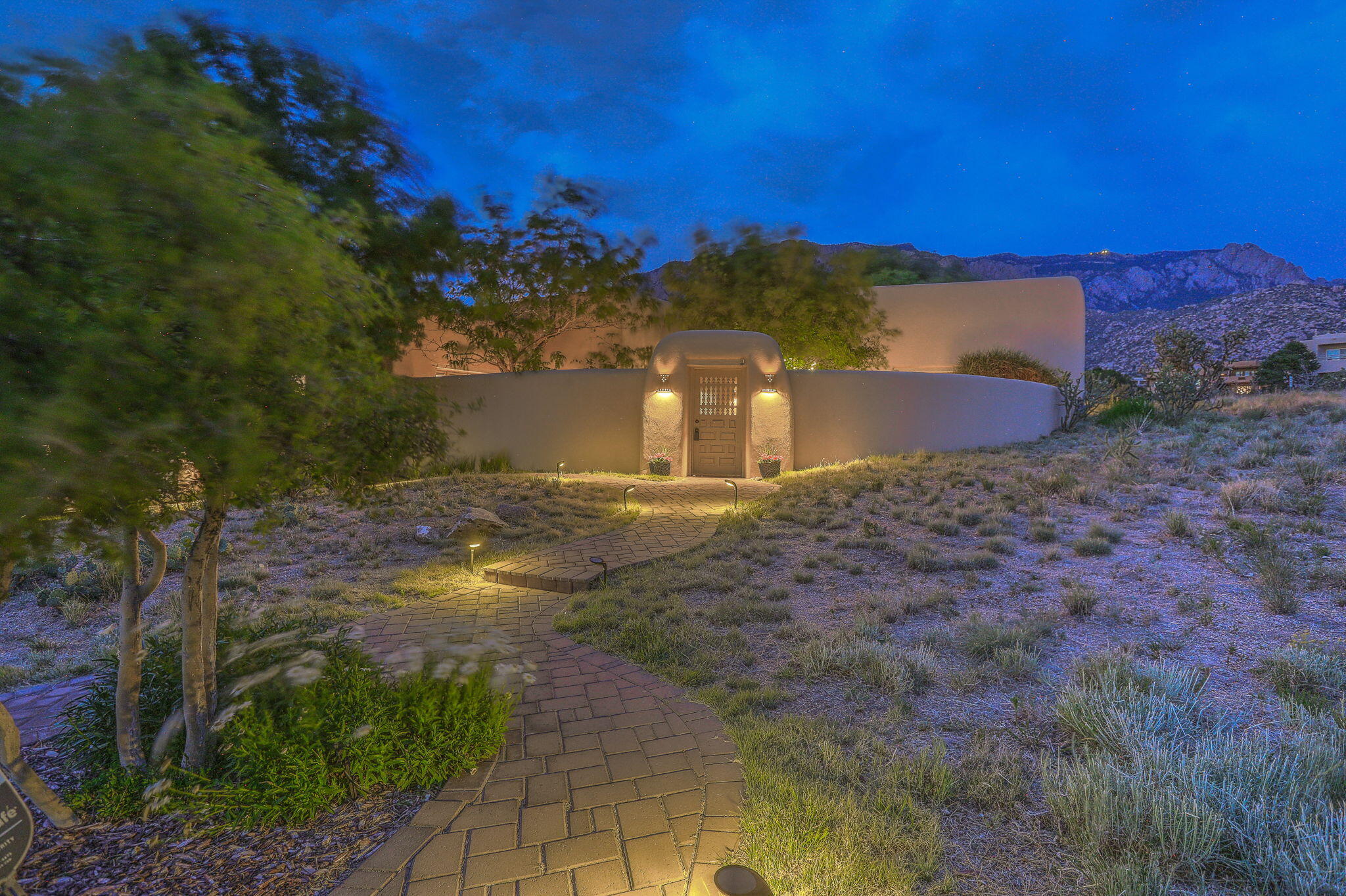 207 Live Oak Road NE