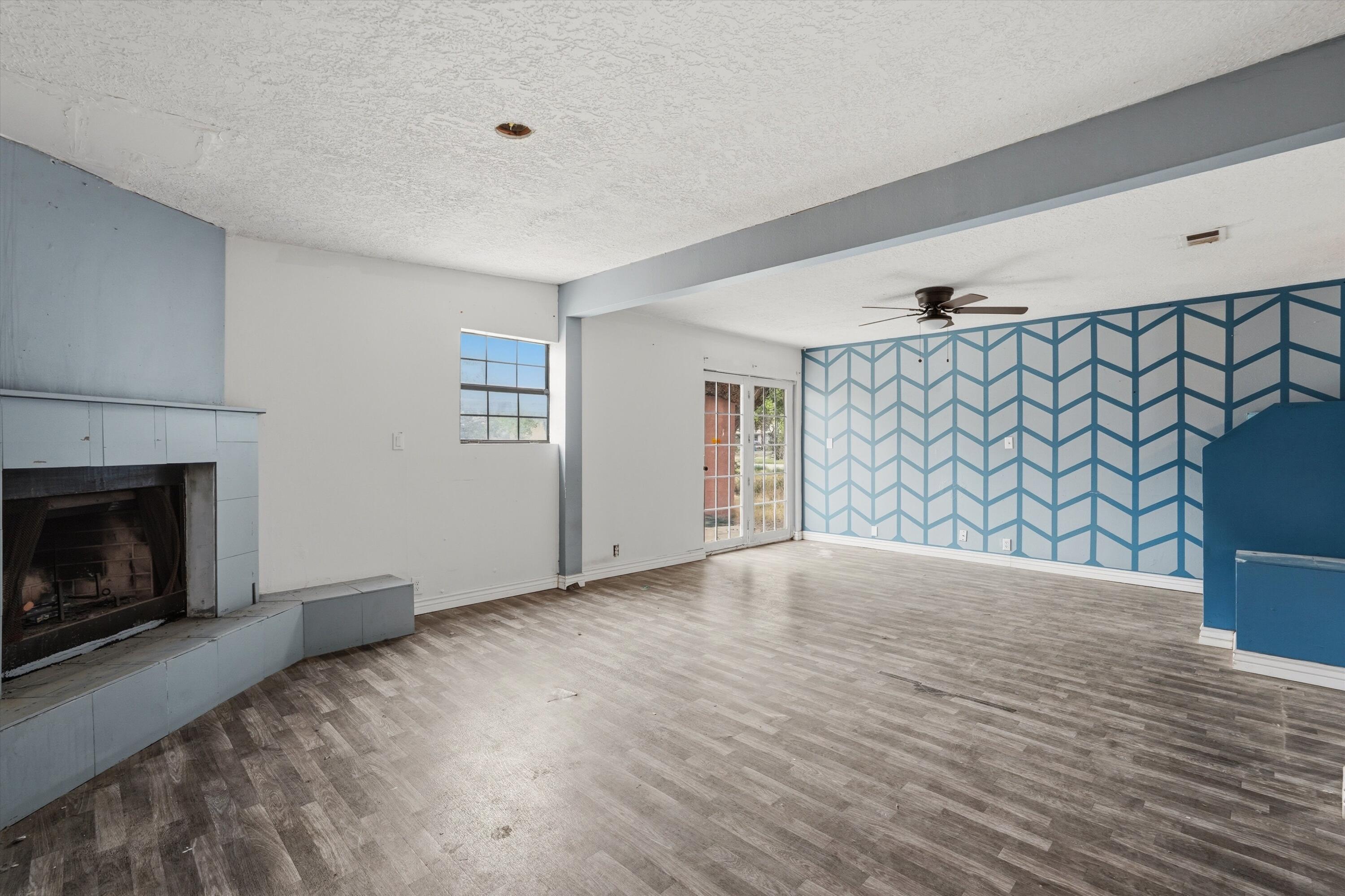 1928 Doris Place NE 1
