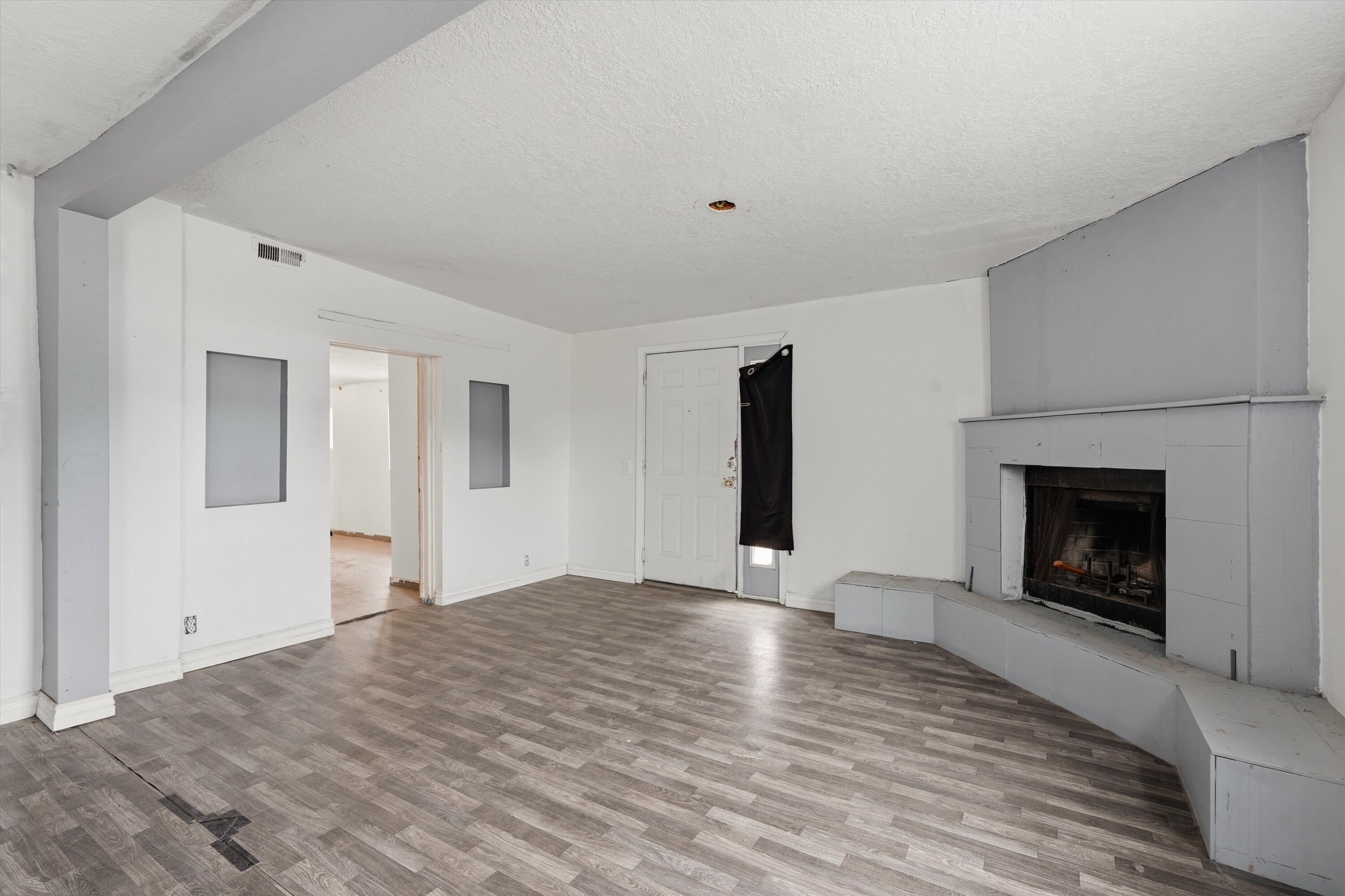 1928 Doris Place NE 1