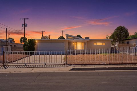 Photo of 1009 Dakota Street NE, Albuquerque, NM 87110 (MLS # 1102031)