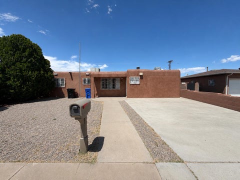 Photo of 3213 Ortiz Drive NE, Albuquerque, NM 87110 (MLS # 1108733)