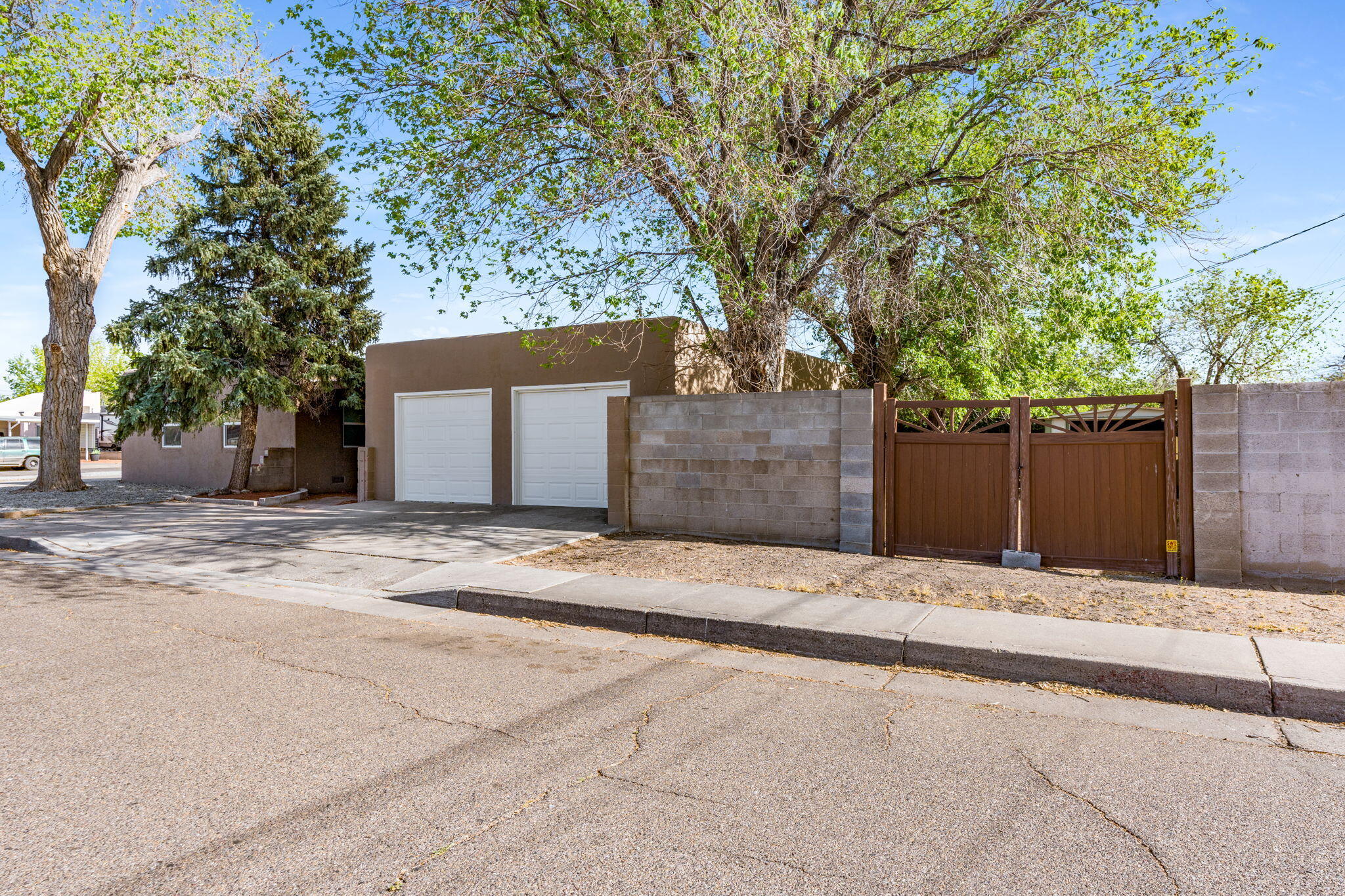 1537 Bryn Mawr Drive NE