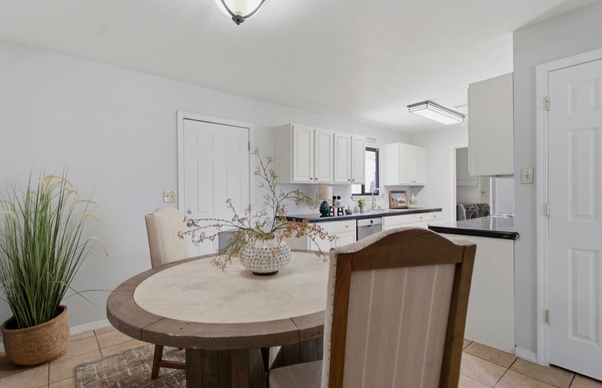 1906 Adonis Court NE
