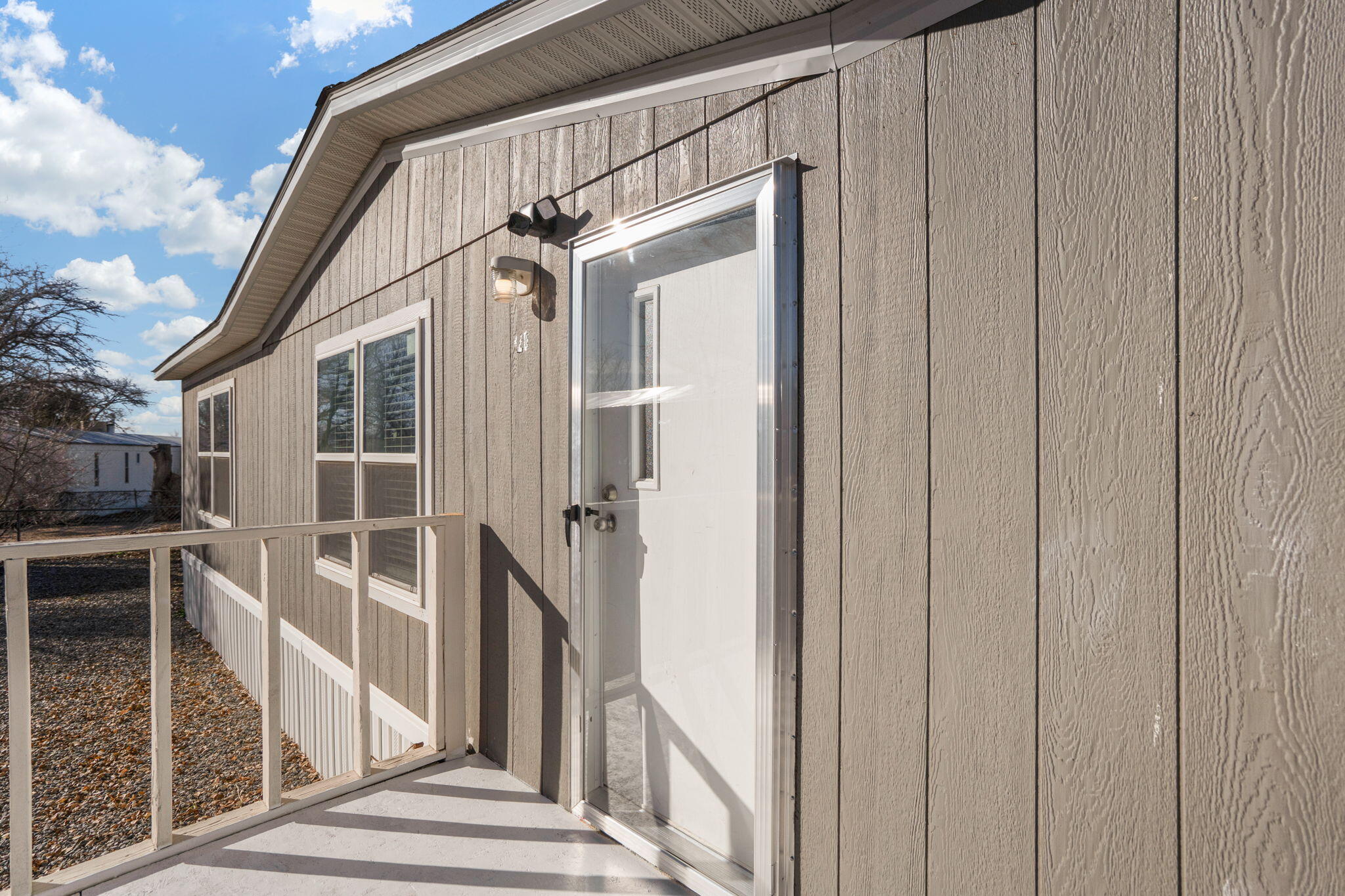 8401 Pan American NE 320