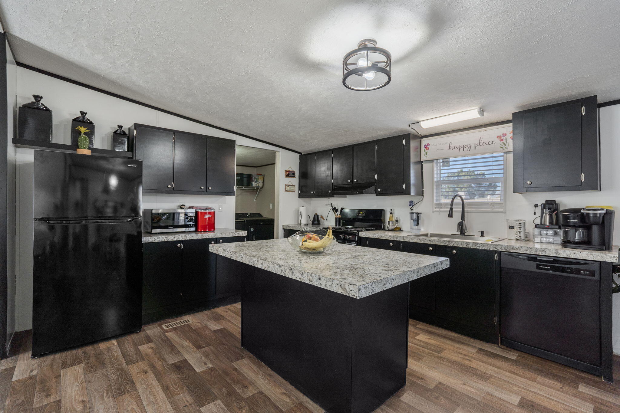 8401 Pan American NE 320