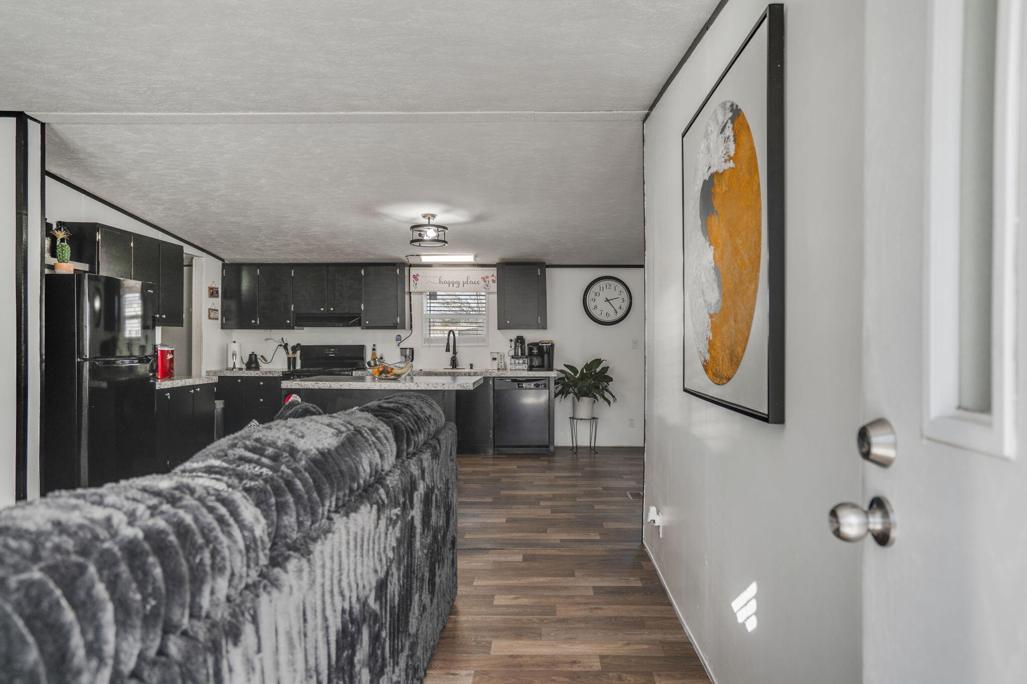 8401 Pan American NE 320