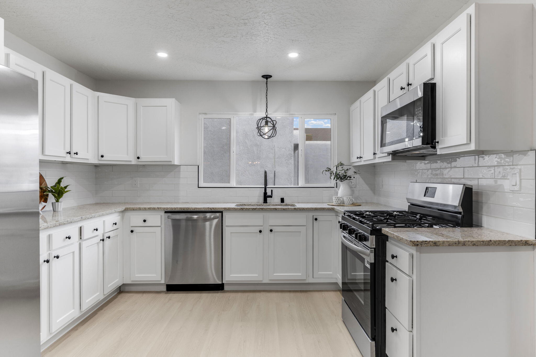 7715 Haines Avenue NE